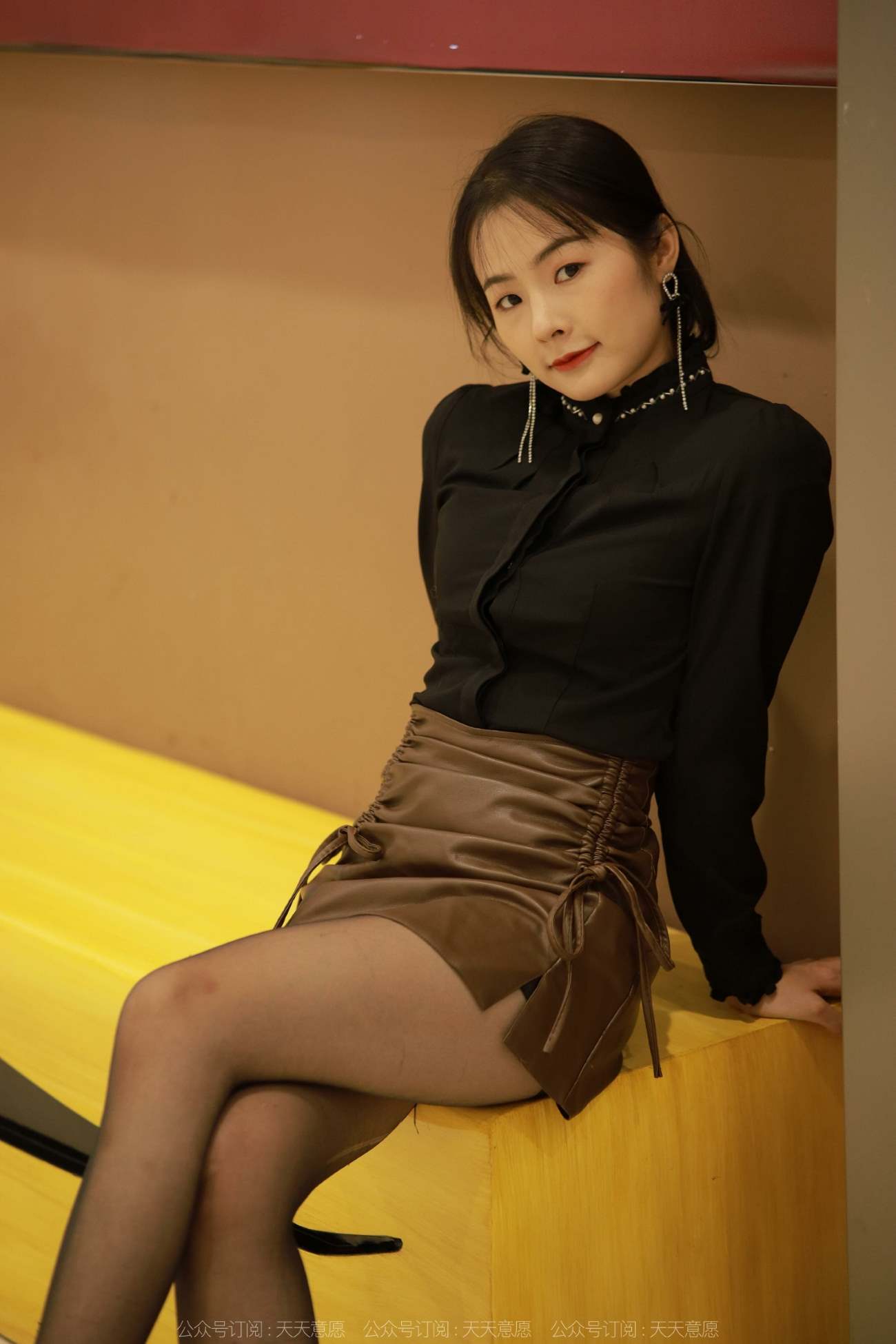 [IESS异思趣向] 耽丝 220410商场偶遇小金 [83P/69MB]