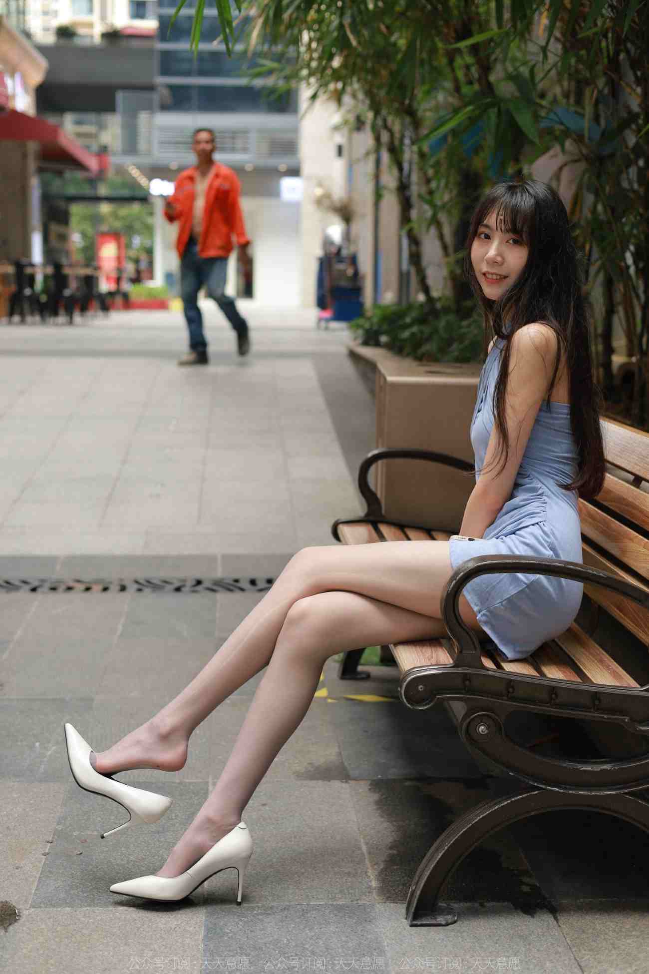 [IESS异思趣向] 耽丝 220409团团的蓝裙灰丝 [86P/94MB]