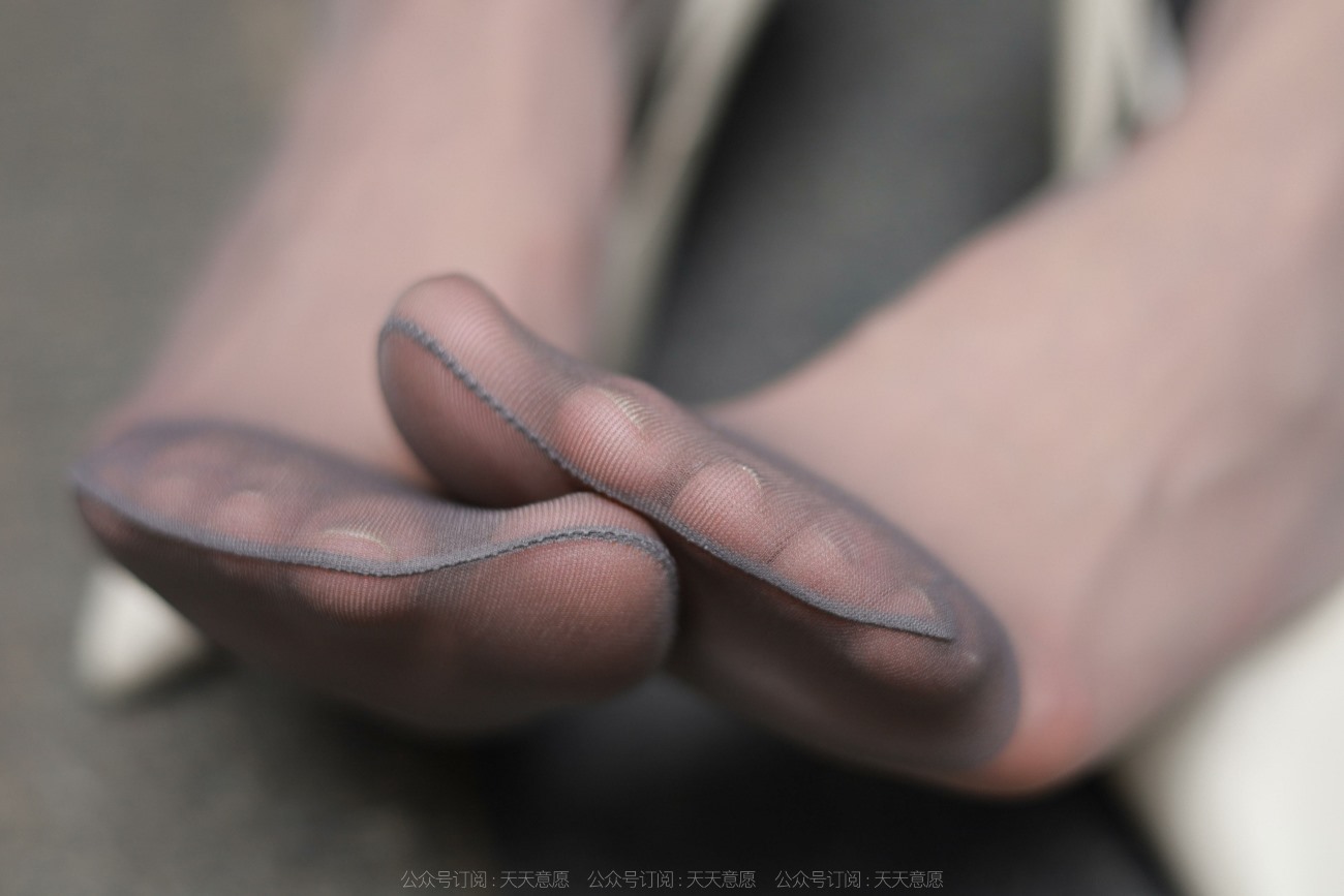 [IESS异思趣向] 耽丝 220409团团的蓝裙灰丝 [86P/94MB]